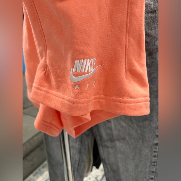 NIKE 🧡 - Picture 3 of 5